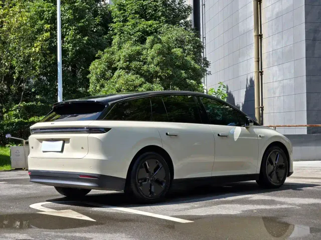 Li Auto i6 — Фото автомобиля 5