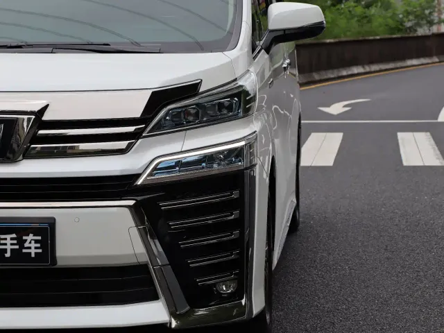 Toyota Vellfire — Фото автомобиля 10