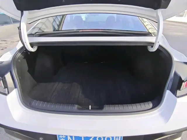 Hyundai Elantra — Фото автомобиля 16