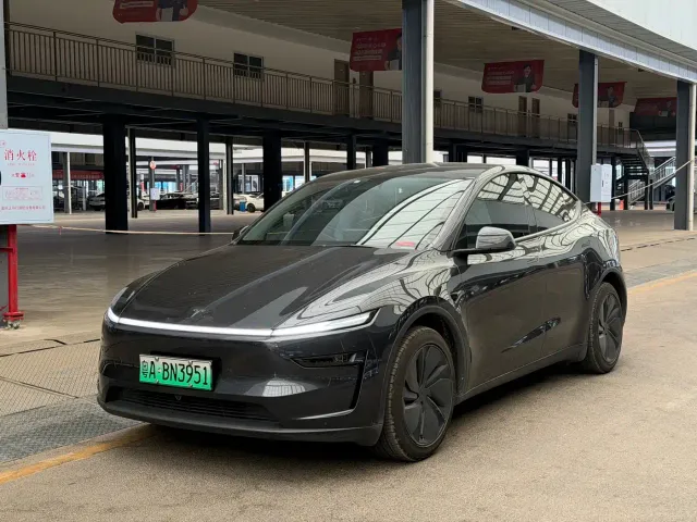 Фотография автомобиля — Tesla Model Y