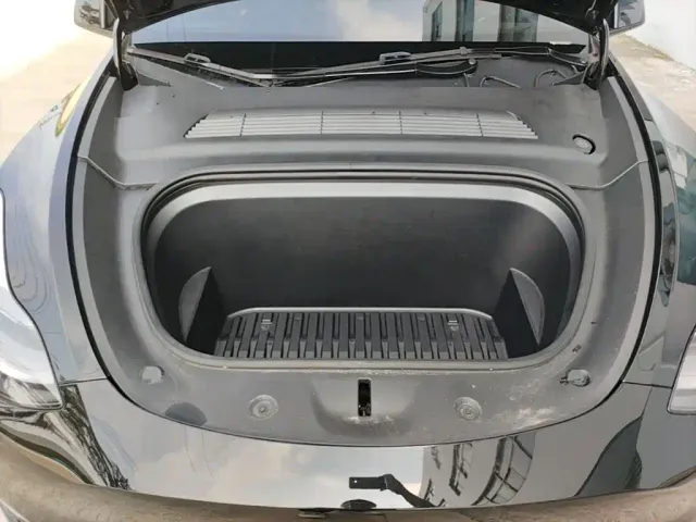 Tesla Model Y — Фото автомобиля 19
