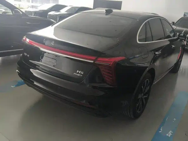 Hongqi H5 PHEV — Фото автомобиля 3