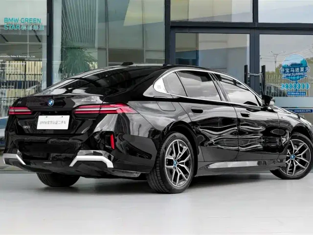 BMW i5 — Фото автомобиля 4