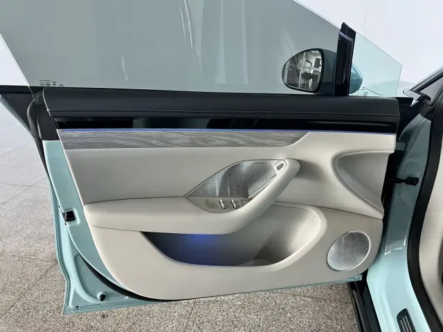 Luxeed S7 — Фото автомобиля 28