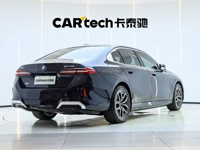 BMW BMW i5 2024 eDrive 35L M Sport Package — Фото автомобиля 3