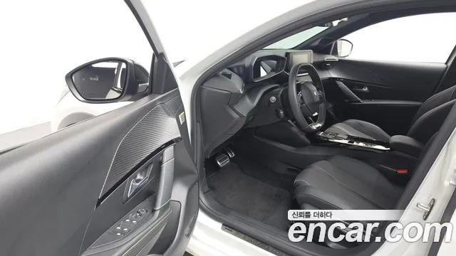 Peugeot 208 — Фото автомобиля 10