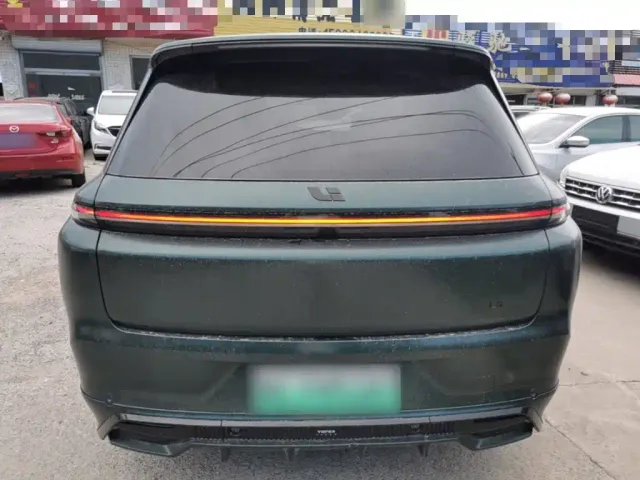 Li Auto L8 — Фото автомобиля 5