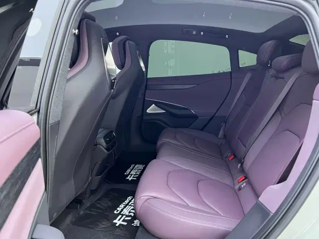 Xiaomi SU7 — Фото автомобиля 16