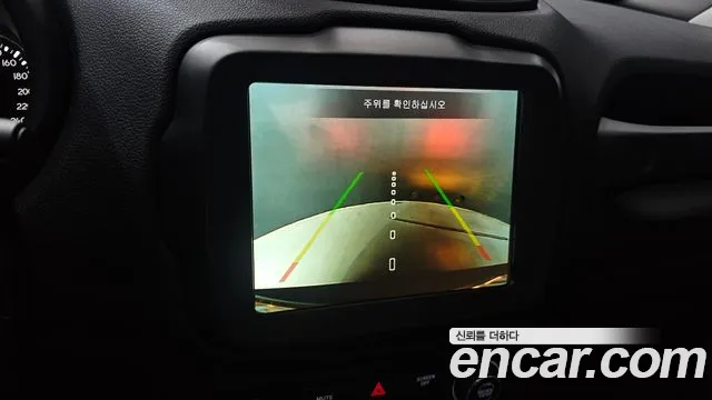 Jeep Renegade — Фото автомобиля 15