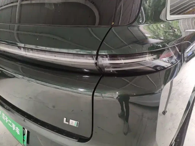 Li Auto L8 — Фото автомобиля 7