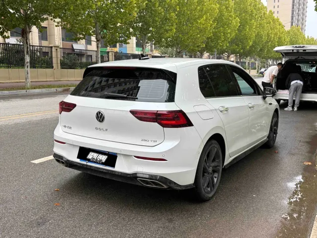 Volkswagen Golf — Фото автомобиля 2