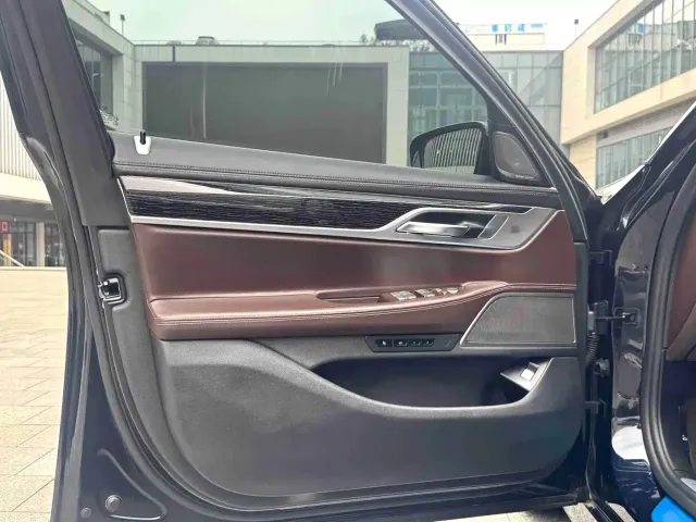 BMW 7 Series — Фото автомобиля 5