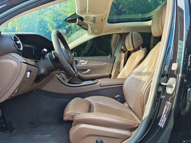 Mercedes-Benz E-Class — Фото автомобиля 22