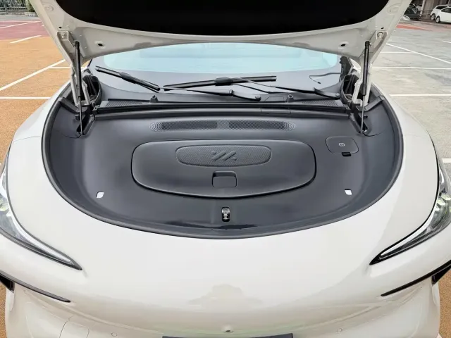 IM Motors LS6 — Фото автомобиля 18