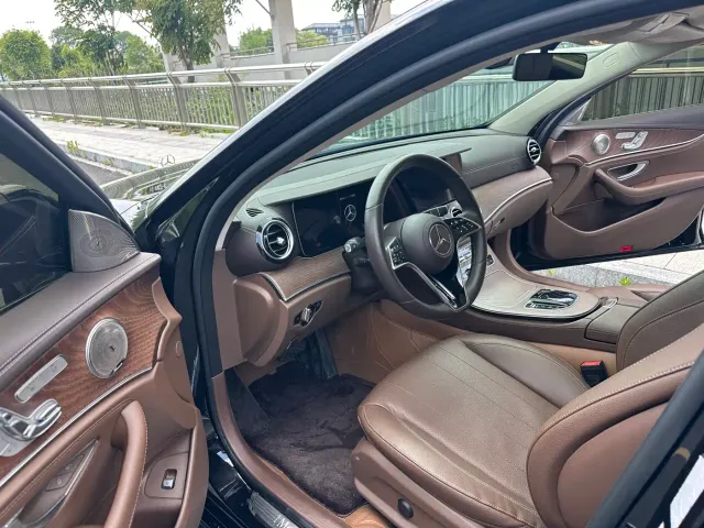 Mercedes-Benz E-Class — Фото автомобиля 7