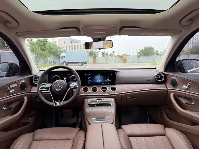 Mercedes-Benz E-Class — Фото автомобиля 7