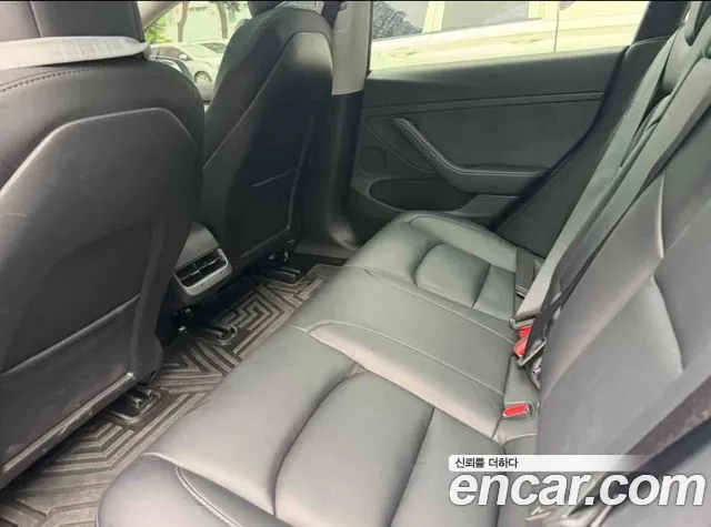Tesla Model 3 — Фото автомобиля 9