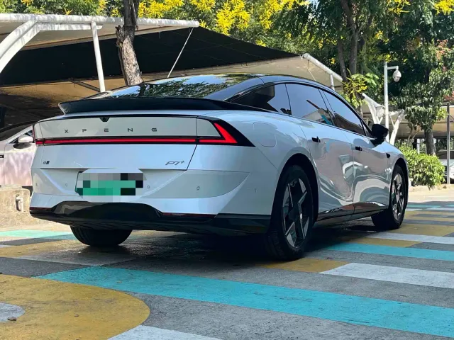 Xpeng P7+ — Фото автомобиля 7