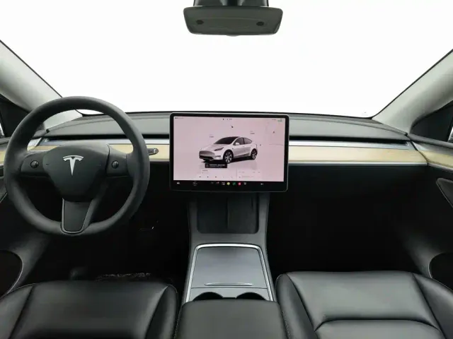 Tesla Model Y — Фото автомобиля 5