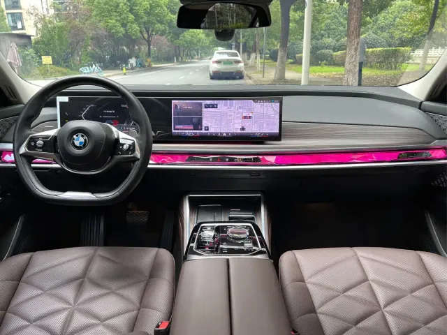 BMW 7 Series — Фото автомобиля 23
