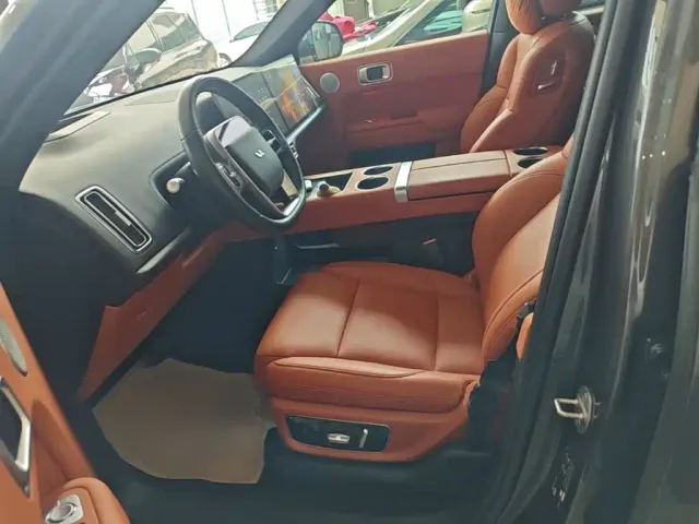 Li Auto L9 — Фото автомобиля 14