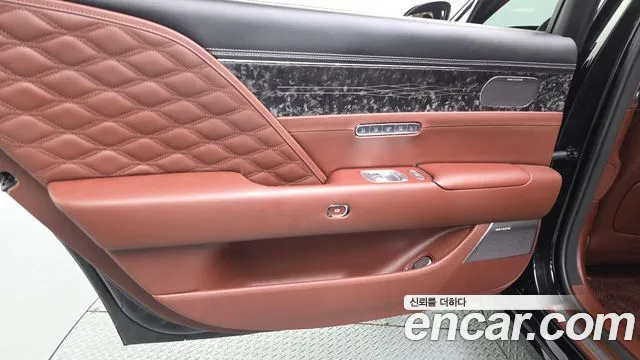 Genesis G90 Бензин 3.5 Turbo e-S/C AWD LWB — Фото автомобиля 25