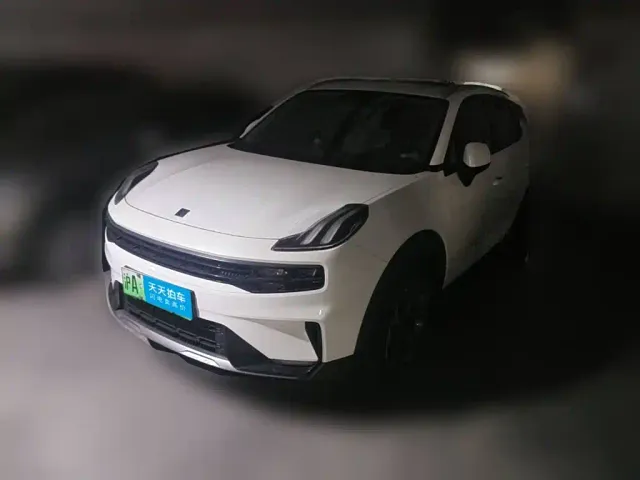 Фотография автомобиля — Lynk & Co 06 EM-P