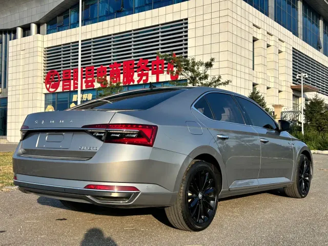 Skoda Superb — Фото автомобиля 4