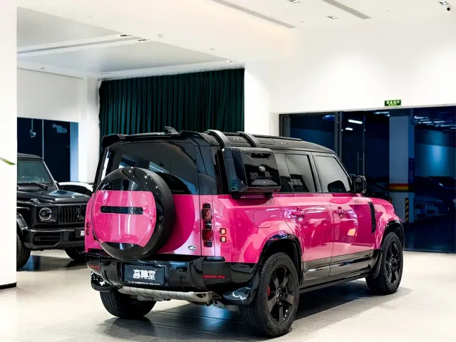 Land Rover Defender — Фото автомобиля 9