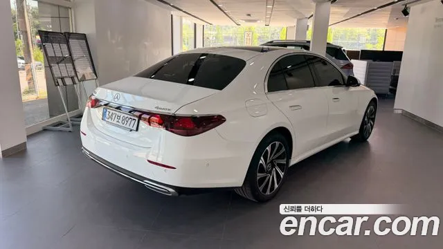 Mercedes-Benz E-Class — Фото автомобиля 2