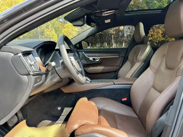 Volvo S90 — Фото автомобиля 10