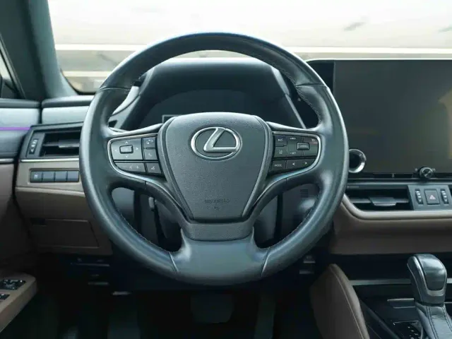 Lexus ES — Фото автомобиля 16