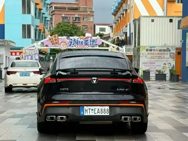 Changan UNI-V — Фото автомобиля 8