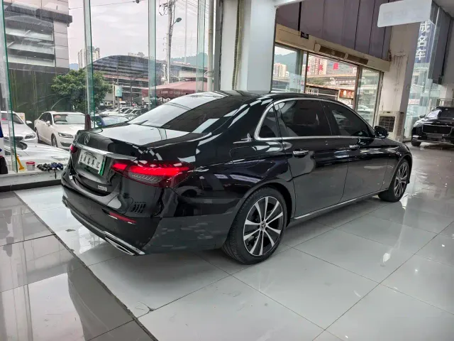 Mercedes-Benz E-Class — Фото автомобиля 7