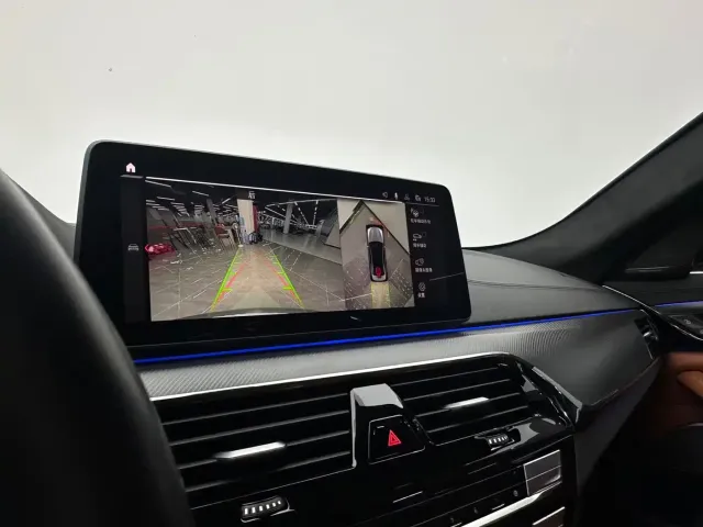 BMW M5 — Фото автомобиля 12