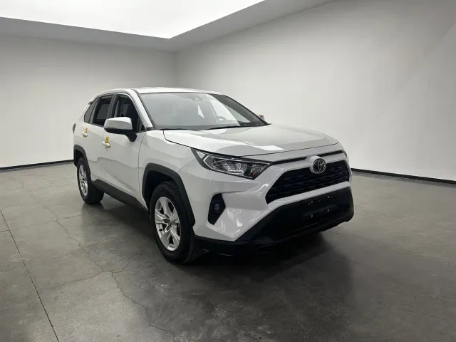 Toyota RAV4 — Фото автомобиля 3