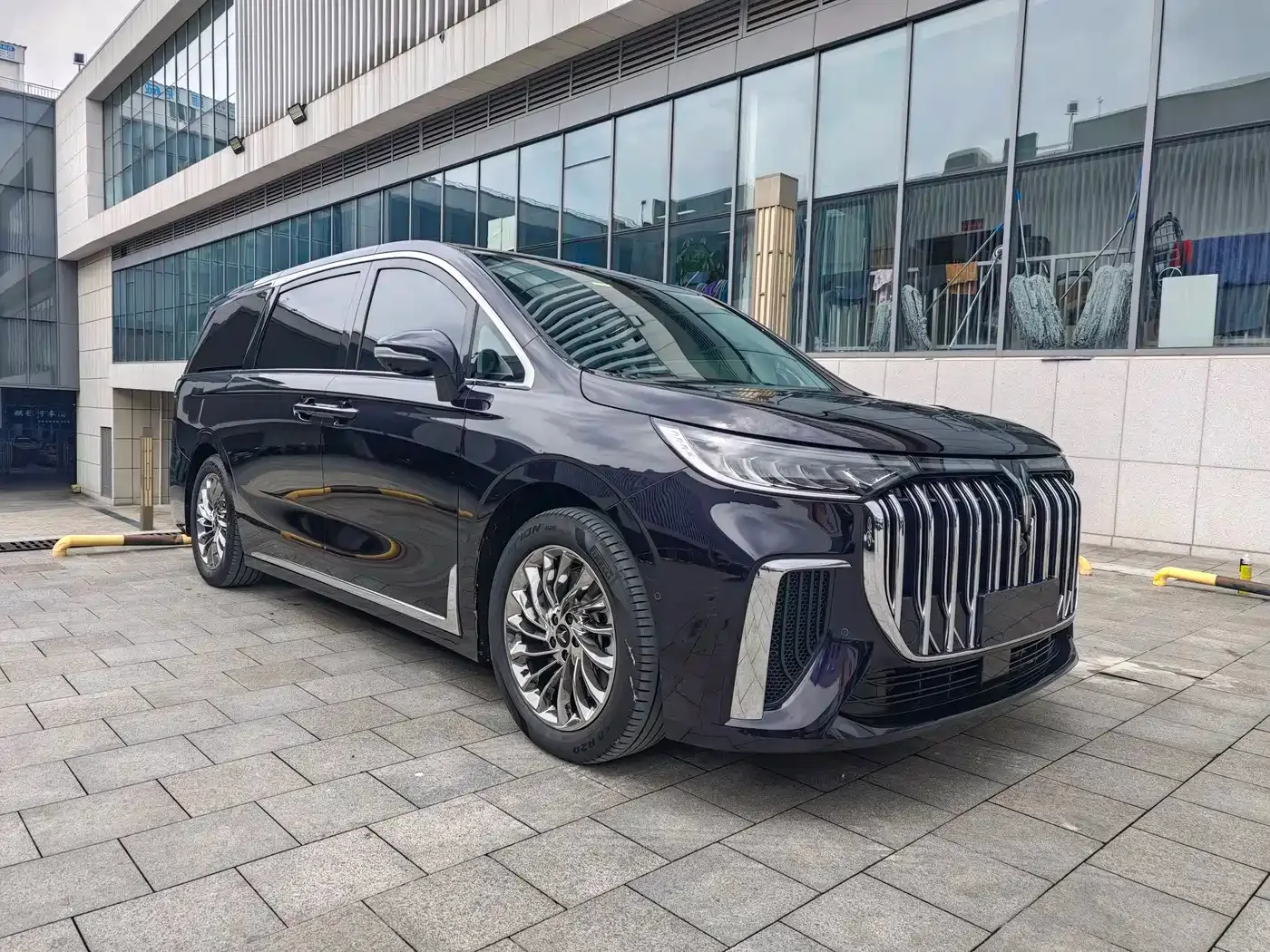 Voyah Auto Voyah Dreamer 2024 PHEV Extended Range Flagship Edition — Фото автомобиля 4