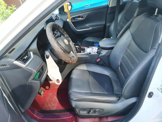 Toyota RAV4 — Фото автомобиля 7
