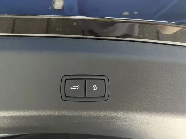 Li Auto i8 — Фото автомобиля 30