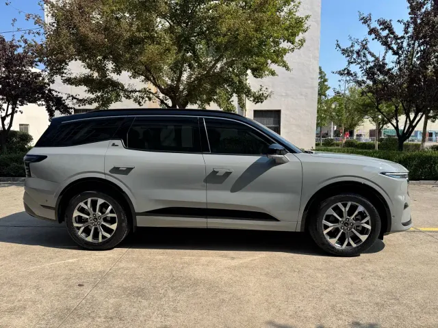 Ford Edge — Фото автомобиля 3