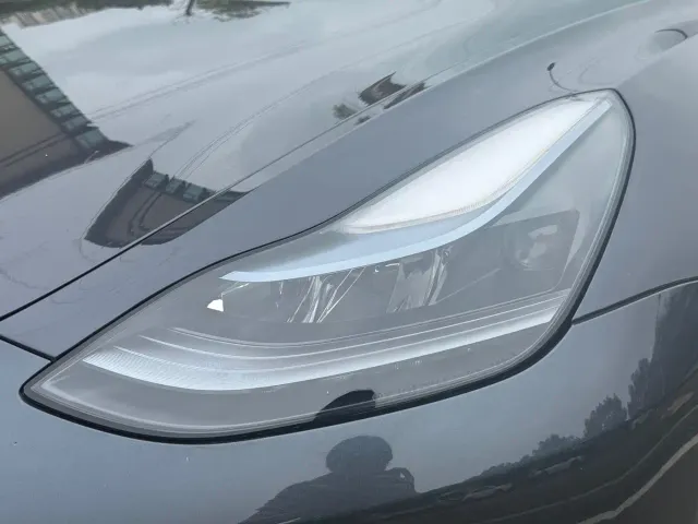 Tesla Model 3 — Фото автомобиля 16
