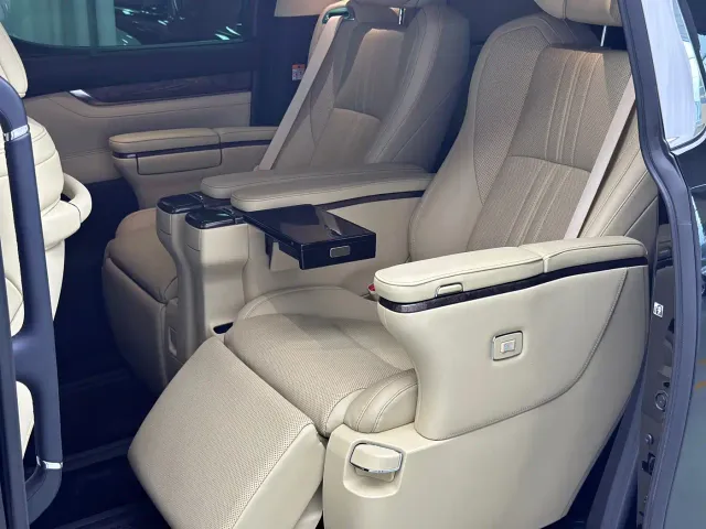 Toyota Alphard — Фото автомобиля 27