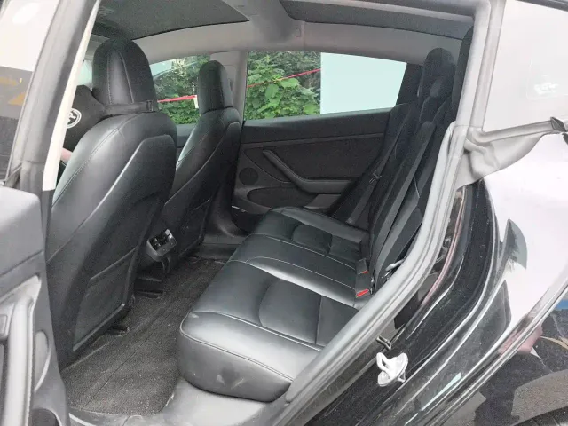 Tesla Model 3 — Фото автомобиля 6