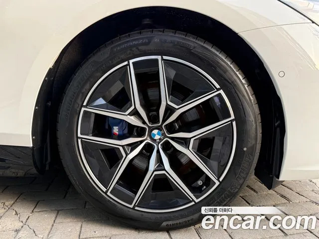 BMW i5 G60 — Фото автомобиля 17