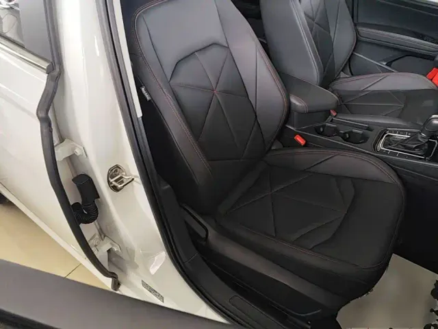 Volkswagen Lavida — Фото автомобиля 24