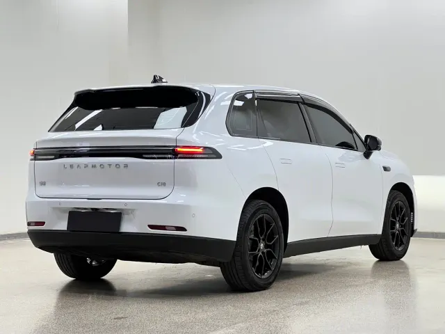 Leapmotor C10 — Фото автомобиля 6