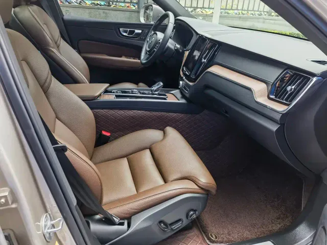 Volvo XC60 — Фото автомобиля 22