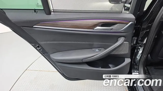 BMW 5 Series G30 — Фото автомобиля 25