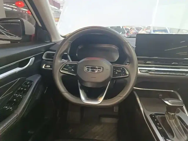 Geely Emgrand — Фото автомобиля 10