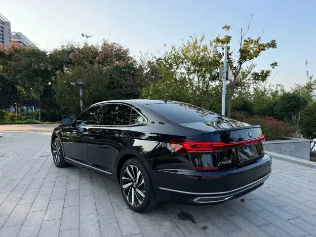 Volkswagen Passat — Фото автомобиля 3